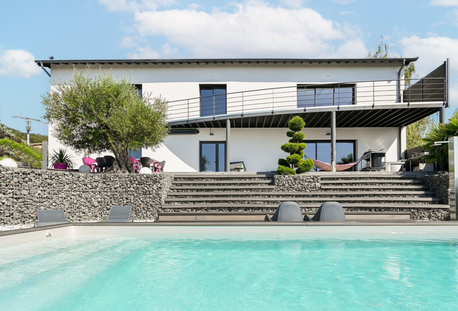 Magnifique Villa moderne de 280m², Grand garage, Vue, Piscine, Jacuzzi, 1300m² terrain! RARE! — photo 1