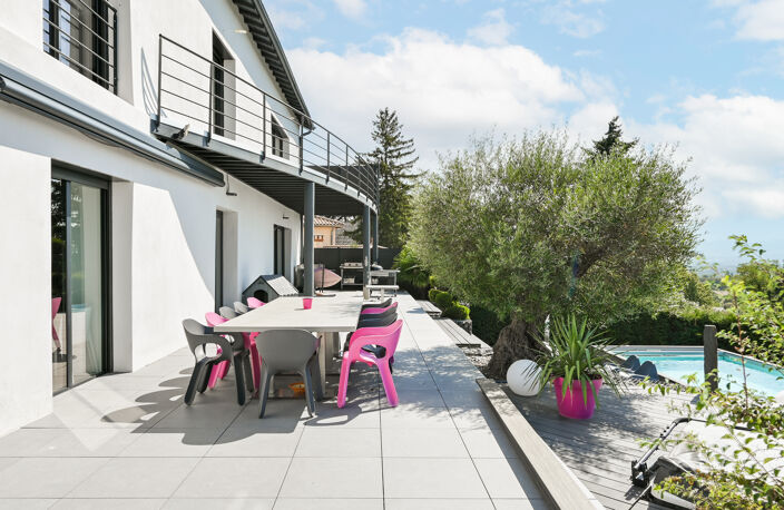 Magnifique Villa moderne de 280m², Grand garage, Vue, Piscine, Jacuzzi, 1300m² terrain! RARE! — photo 3