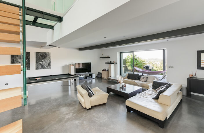 Magnifique Villa moderne de 280m², Grand garage, Vue, Piscine, Jacuzzi, 1300m² terrain! RARE! — photo 4