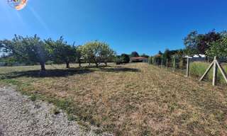 Terrain  1074 m² à vendre à Salignac-sur-Charente (17800)