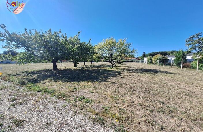 Vente terrain  1074 m² Salignac-sur-Charente (17800) — photo 2