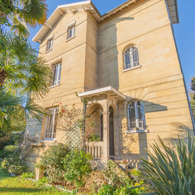 Maison 10 pièces 989000 €