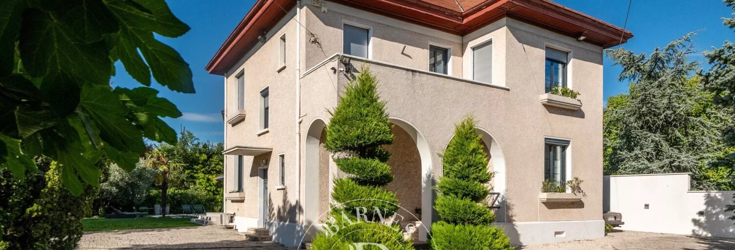 Maison 7 Pièces 325 m² à vendre à Bron (69500)