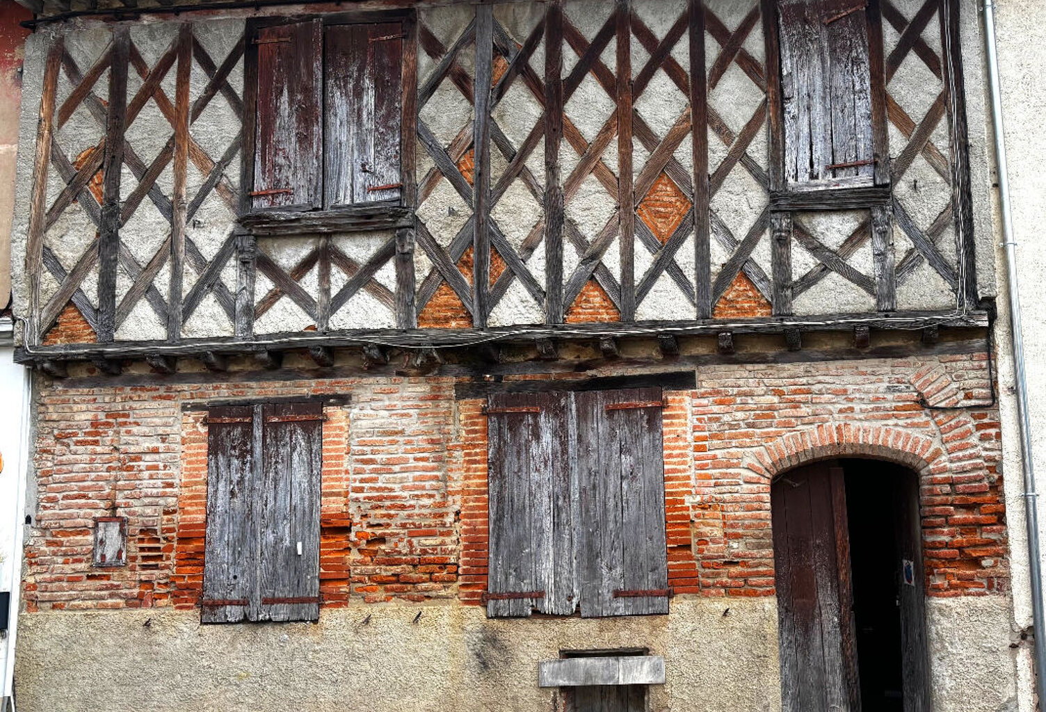 VERDUN-SUR-GARONNE, belle façade chargée d'histoire... — photo 1