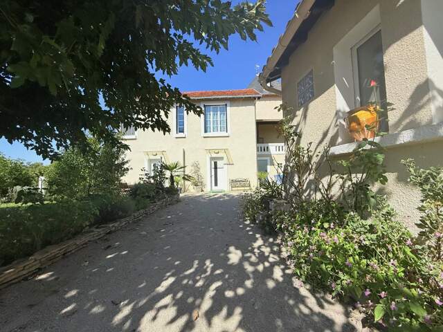 Demeure de ville et village — photo du bien