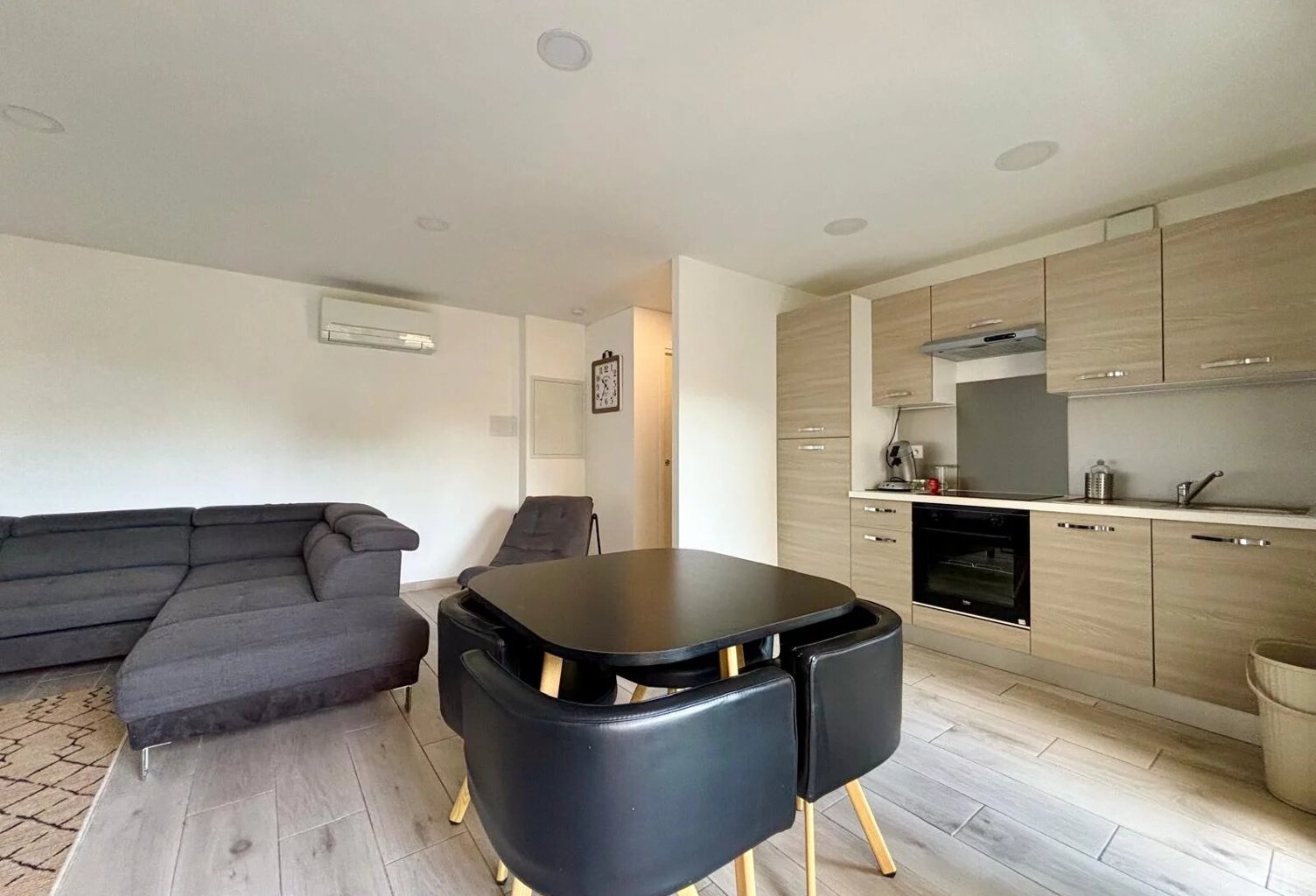 À vendre – Appartement T2 rénové avec extérieur et parking privatif — photo 1