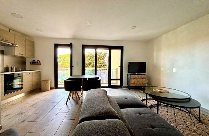 À vendre – Appartement T2 rénové avec extérieur et parking privatif — photo 2