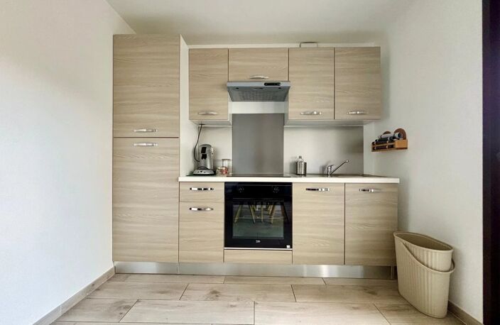 À vendre – Appartement T2 rénové avec extérieur et parking privatif — photo 5