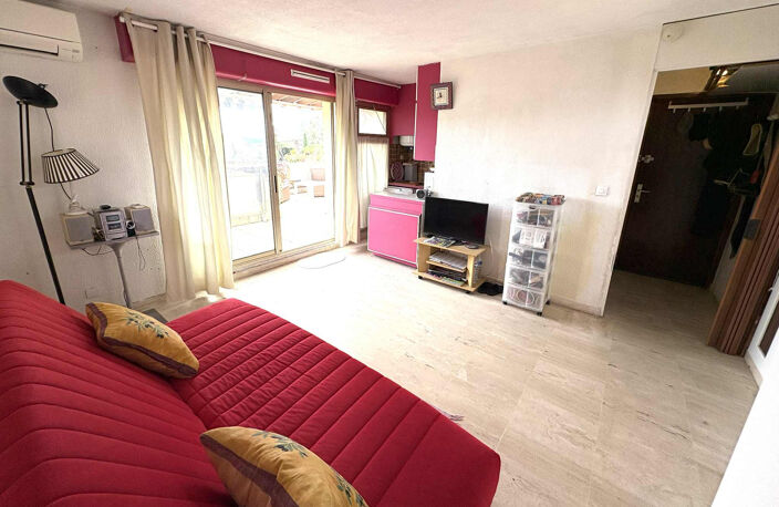 Appartement Studio vue mer avec terrasse de 20m2 très proche du centre de Sainte-Maxime. — photo 3