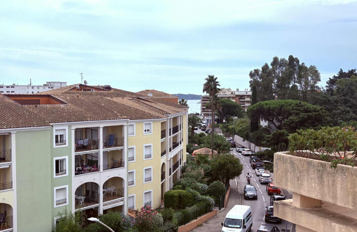 Appartement Studio vue mer avec terrasse de 20m2 très proche du centre de Sainte-Maxime. — photo 4