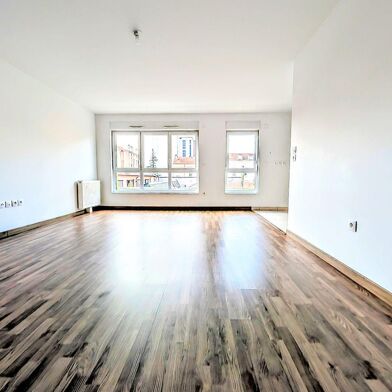 Appartement 3 pièces 821 €