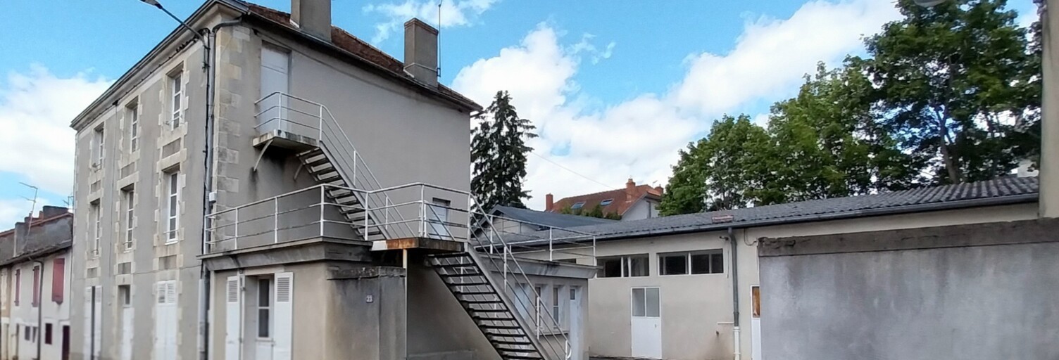 Maison 8 Pièces 243 m² à vendre à Montmorillon (86500)