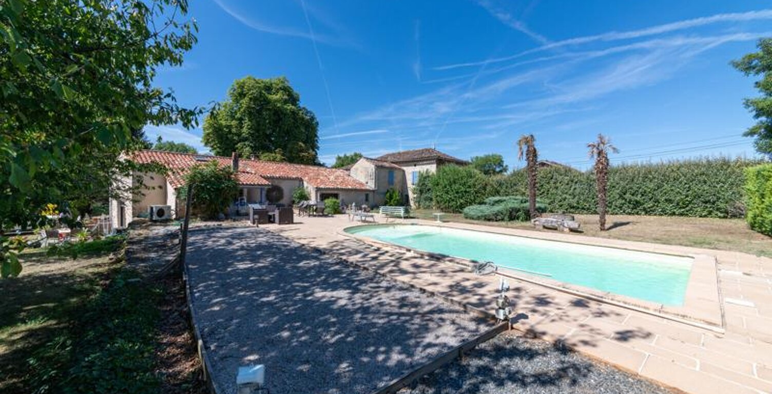 Maison en pierre de 10 pièces principales — photo 1