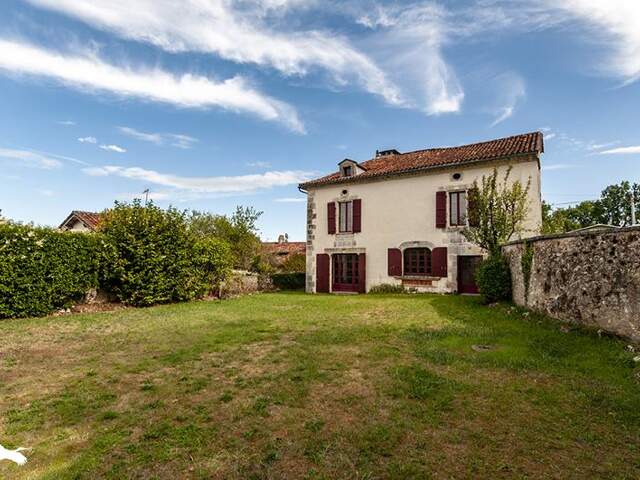 Maison en pierre de 6 pièces principales — photo du bien