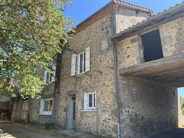 Maison en pierre de 6 pièces principales — photo du bien