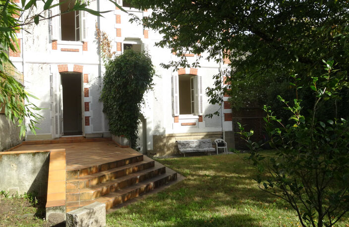 Exclusivité - Tarbes centre, Jardin Massey, quartier Ferrere - Maison de caractère — photo 2