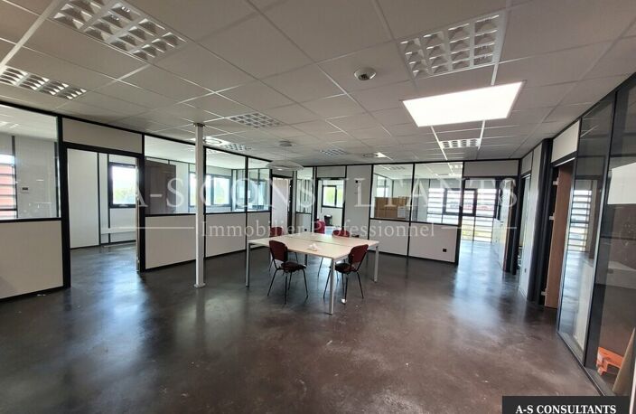 LOCAL D'ACTIVITE A VENDRE — photo 2