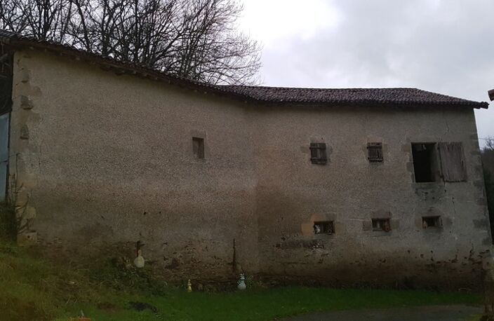 Corps de ferme à rénover sur un terrain de 13.000 m² — photo 2