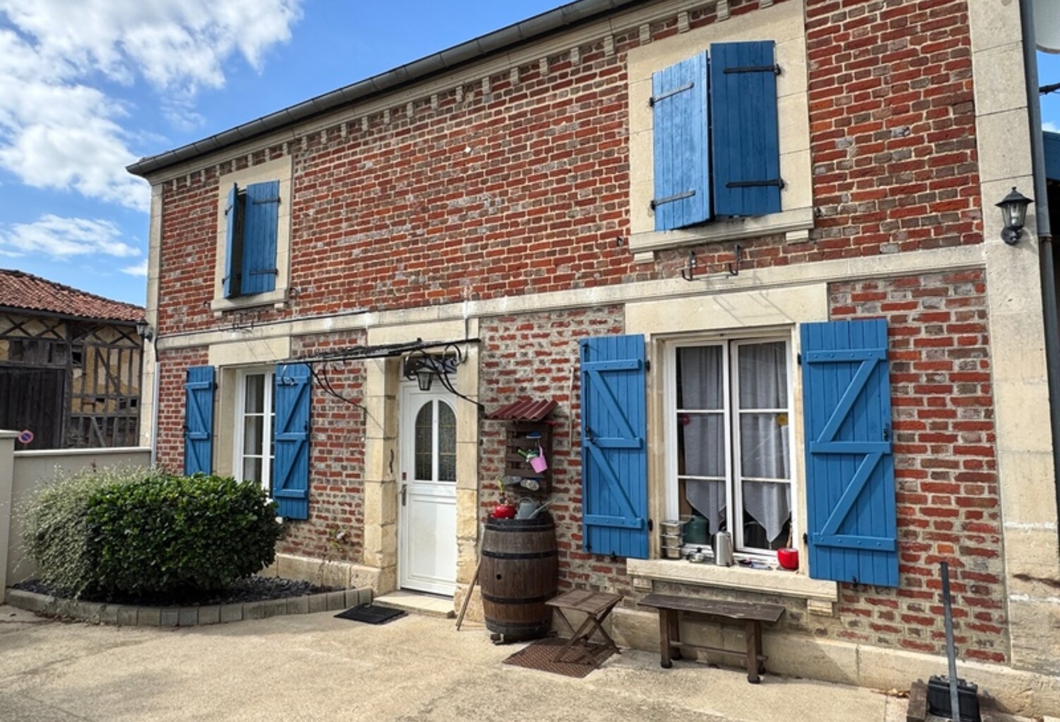 MAISON DE CARACTÈRE PROCHE DU LAC — photo 1