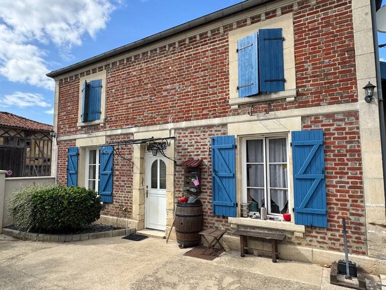 MAISON DE CARACTÈRE PROCHE DU LAC — photo 1