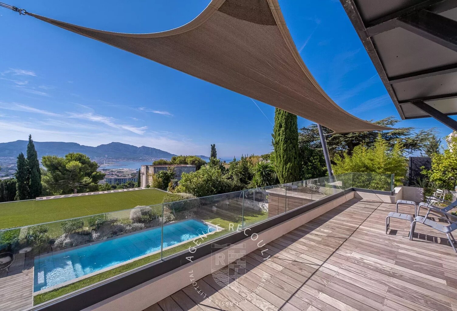 MAISON CONTEMPORAINE AVEC PISCINE ET VUE MER -  PERIER/ROUCAS - — photo 1