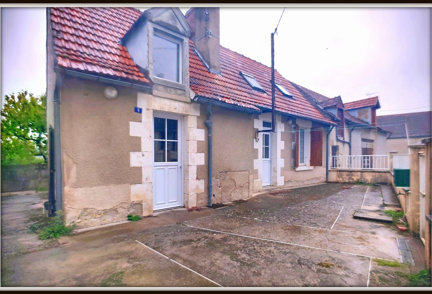 Maison avec cour, grand sejour BUZANCAIS (36) — photo 1