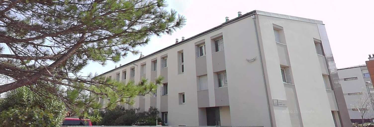 Garage   m² à louer à Orange (84100)