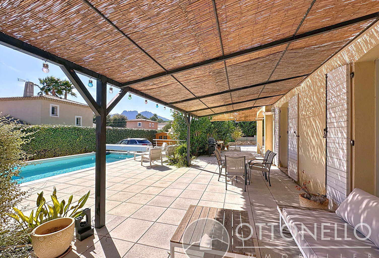 2 Villas Roquebrune Sur Argens 10 pièces 232.49 m2 sur 1550 m2 de terrain avec piscine et garage — photo 1
