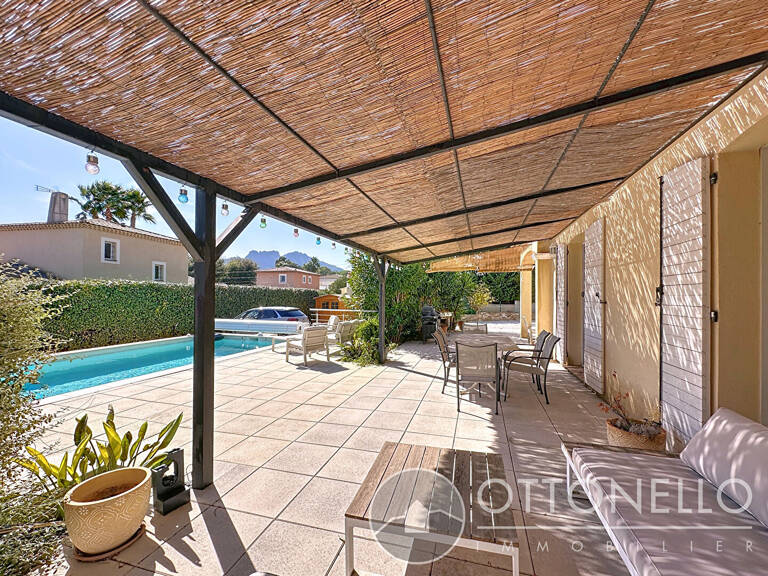 2 Villas Roquebrune Sur Argens 10 pièces 232.49 m2 sur 1550 m2 de terrain avec piscine et garage — photo 1