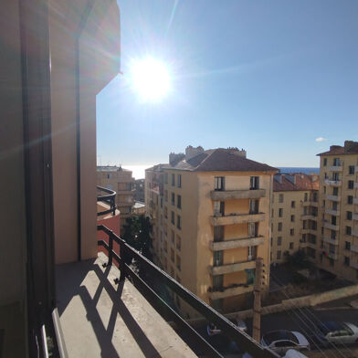 Appartement 3 pièces 790 €