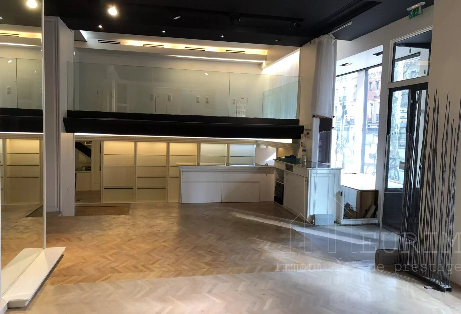 Local commercial — photo 1