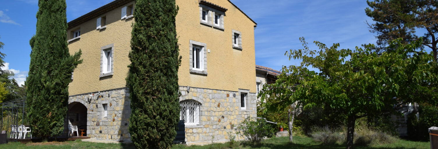 Maison 15 Pièces 398 m² à vendre à Villeneuve-de-Berg (07170)