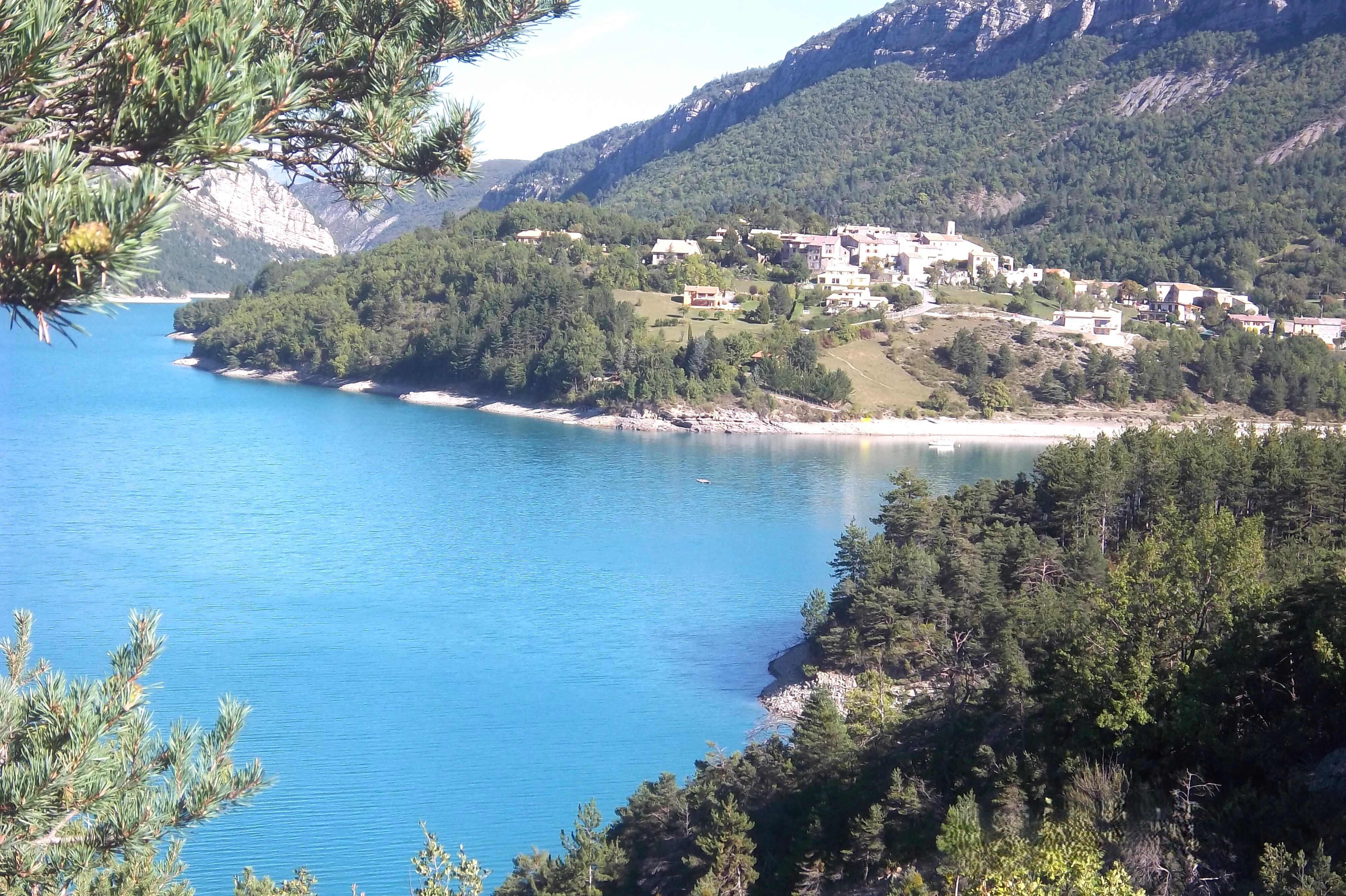 Terrain constructible sur les hauteurs du village