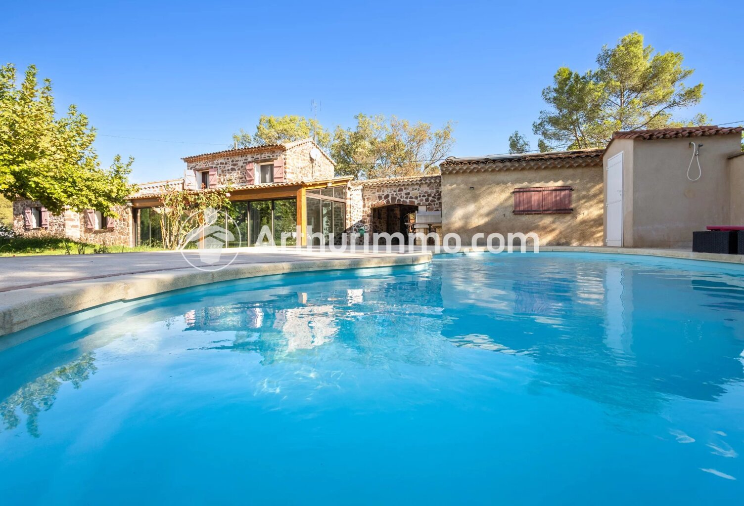 Bastide de caractère avec piscine, dépendances et rendement locatif — photo 1