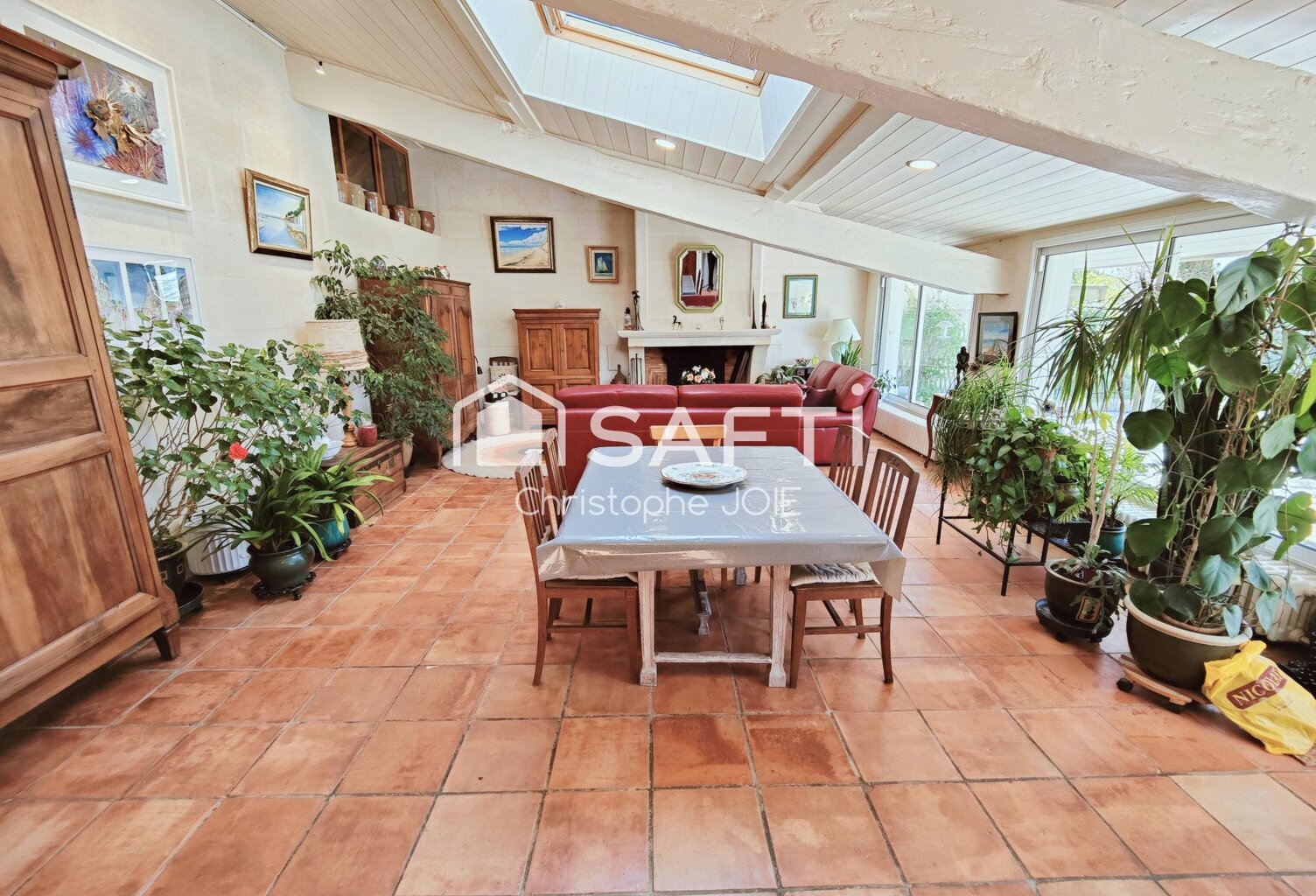 T8 235 m² en pierre lumineuse- Au calme- DPE C — photo 1