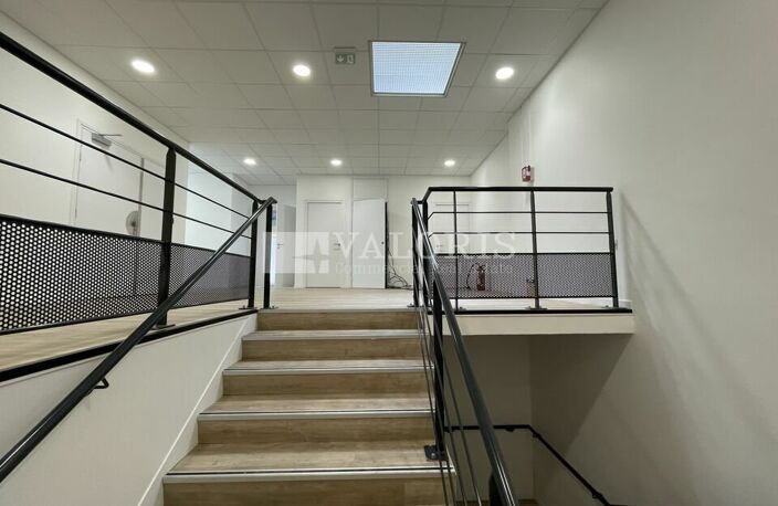BUREAUX à LOUER — photo 3