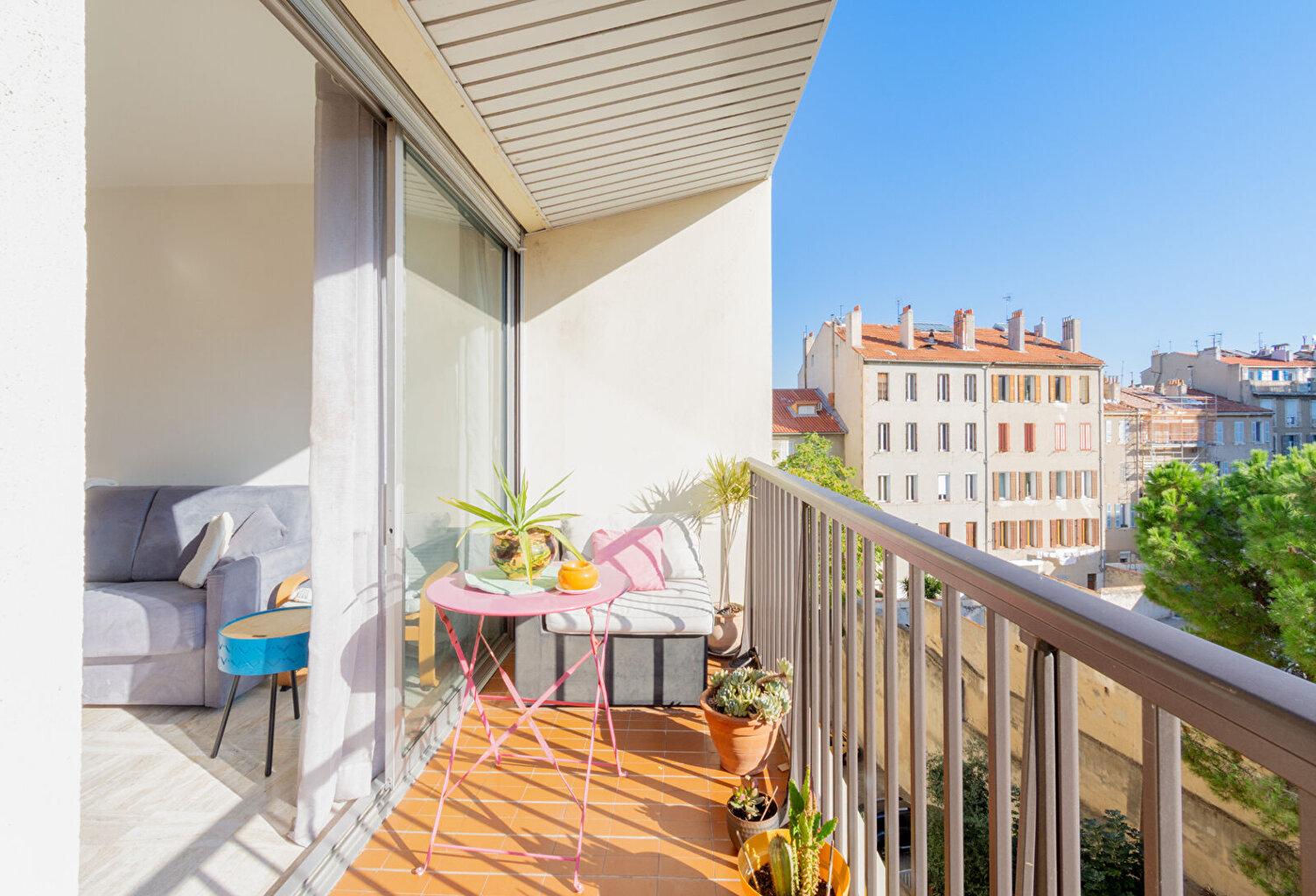 Appartement de type 1 - avec balcon et cave - Investisseur, coup de coeur assuré  Saint-Victor (7e) — photo 1