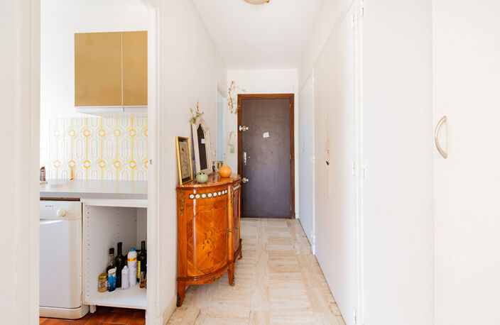 Appartement de type 1 - avec balcon et cave - Investisseur, coup de coeur assuré  Saint-Victor (7e) — photo 3