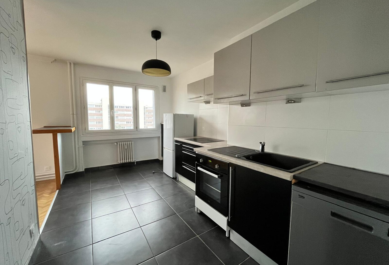 APPARTEMENT 4 PIECES DE 84 M2 RESIDENCE LE BEARN AVEC GARAGE — photo 1