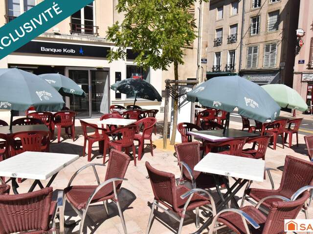 A NE PAS LAISSER PASSER : reprise d'un café, bar, brasserie, crêperie de renom avec sa belle terrasse ensoleillée — photo du bien