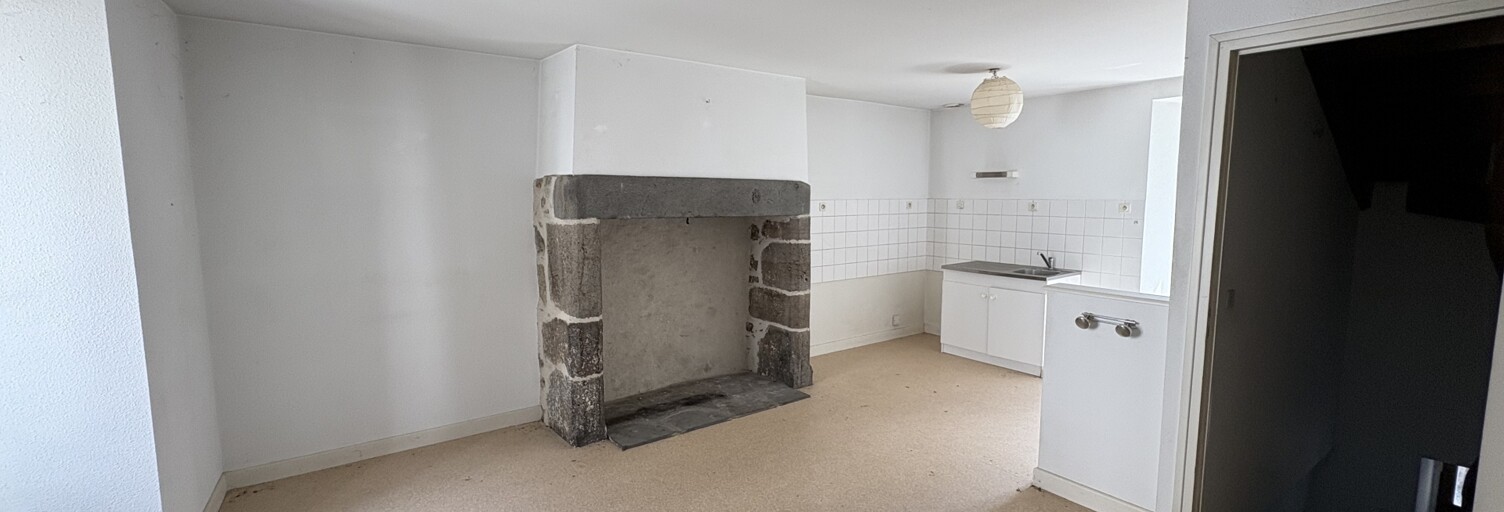 Immeuble  64 m² à vendre à Mauriac (15200)