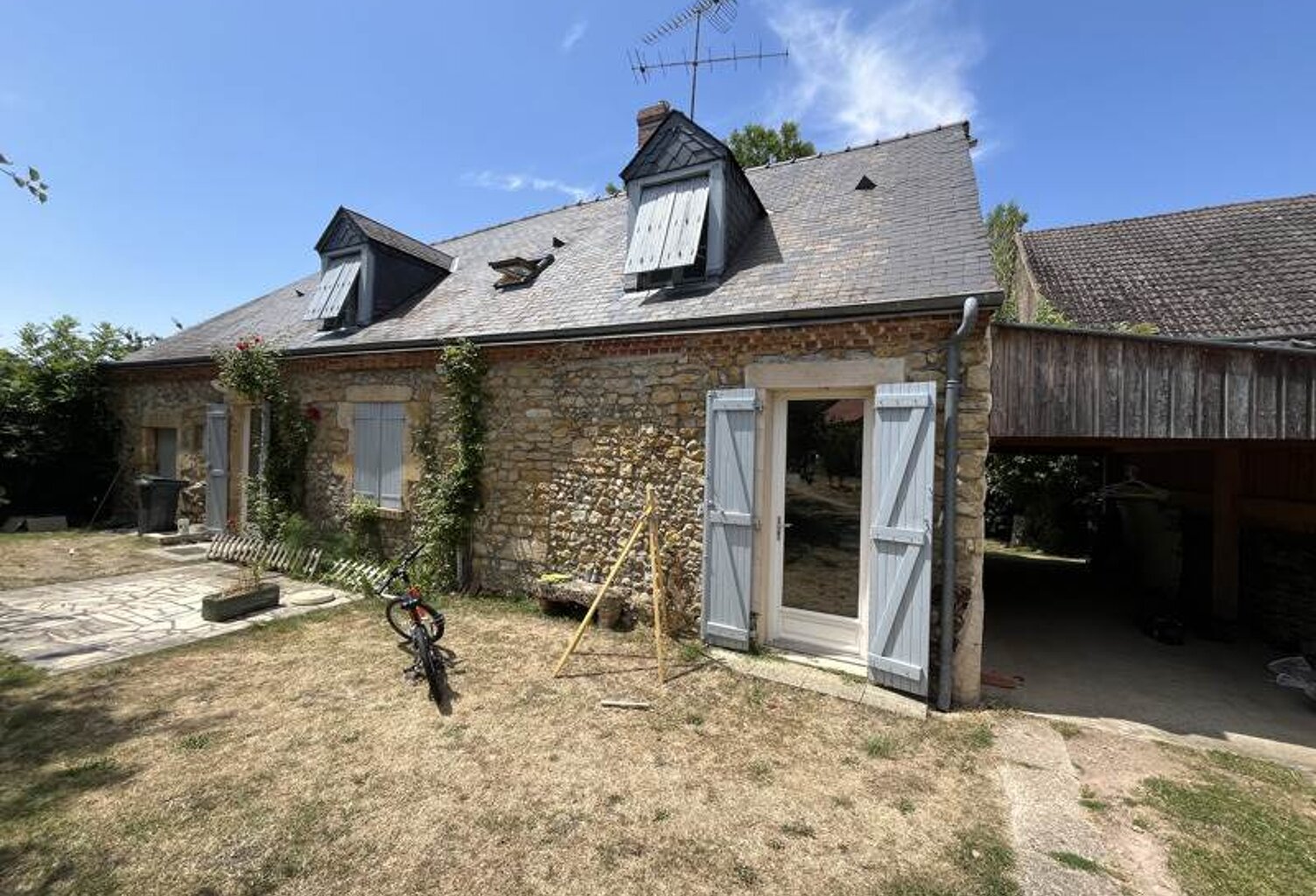 Maison en pierre de 4 pièces principales — photo 1