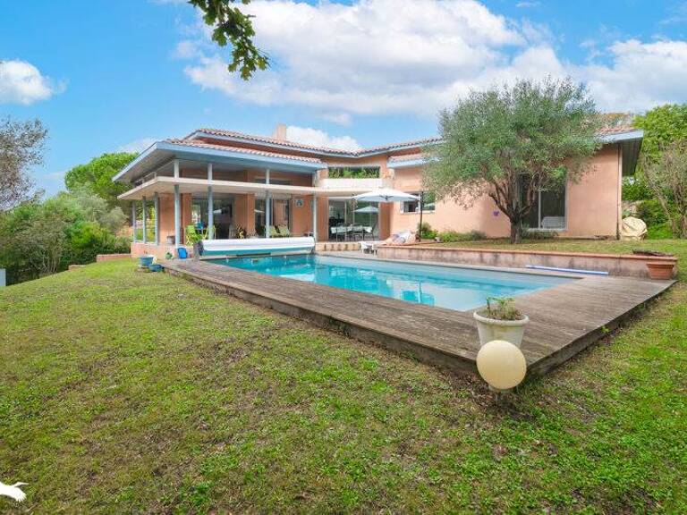 Villa de 6 pièces principales — photo 1