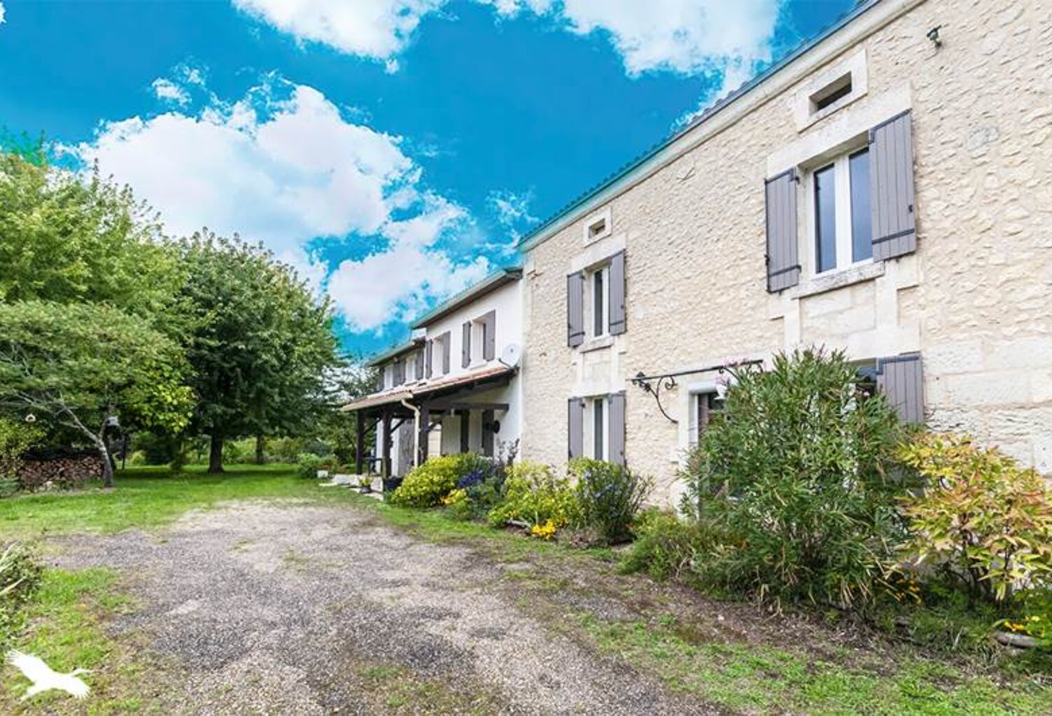 Maison en pierre de 7 pièces principales — photo 1
