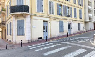 Bureau  65 m² à louer à Cannes (06400)