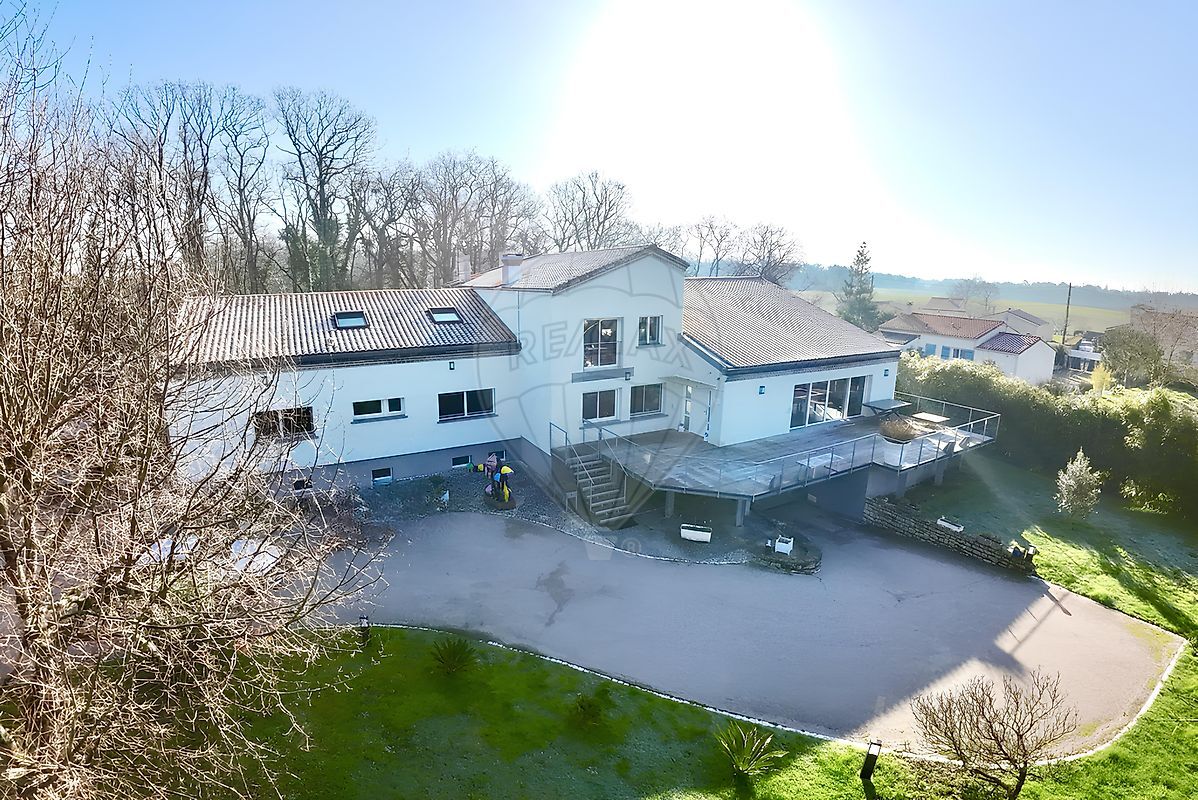 Villa / Maison  T11 à vendre Breuillet 17920