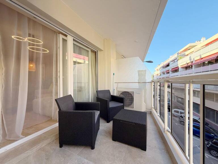 ✨ Appartement 2P, 32 m², Palm Beach Cannes – Terrasse, rénovation d'architecte, plages à 50 m — photo 1