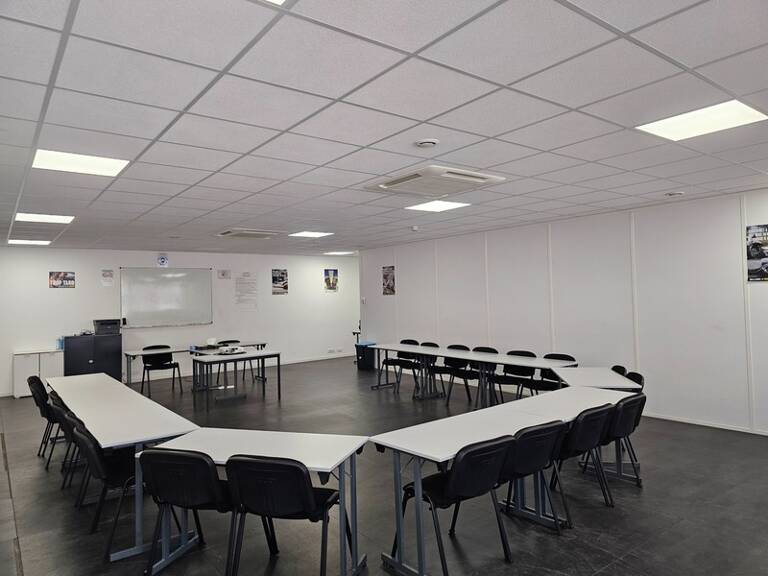 bureau de 115 m2 à louer à CERGY (95) immeuble Ordinal avec parkings — photo 1