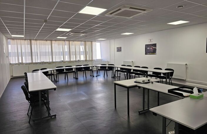 bureau de 115 m2 à louer à CERGY (95) immeuble Ordinal avec parkings — photo 5