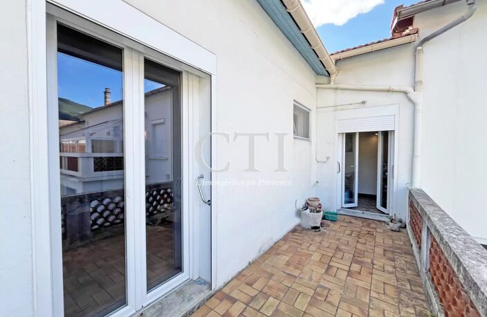Opportunité rare à Nyons : maison de village avec dépendances am — photo 3